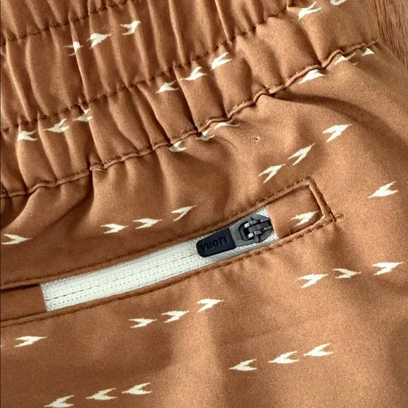 Vuori Women's Tan Printed Active Shorts with Drawstring New with tags - Picture 4 of 6